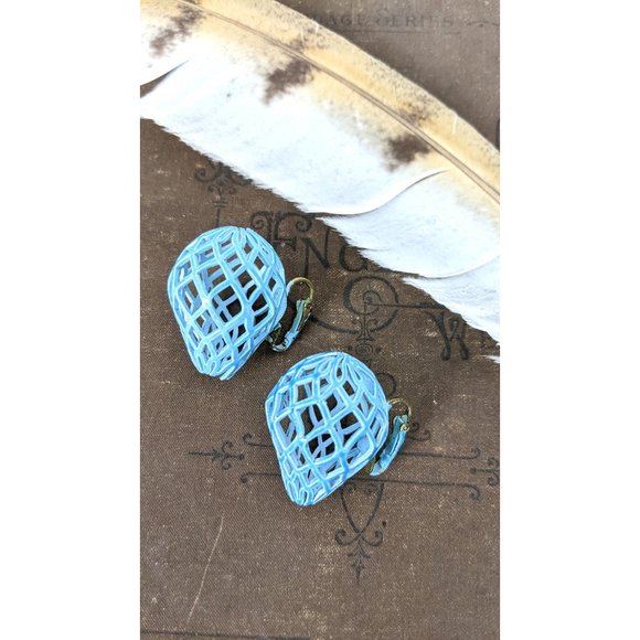 Vintage turquoise blue open metal tear drop clip earrings - Picture 3 of 4